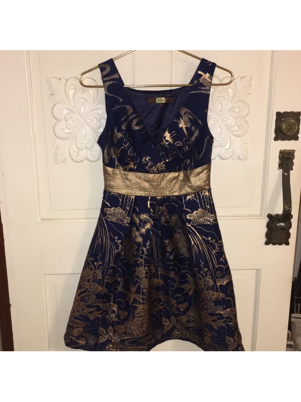 Eva franco size 0 Navy & Gold V-Neck Fit-and-Flare Dress with Metallic Waist